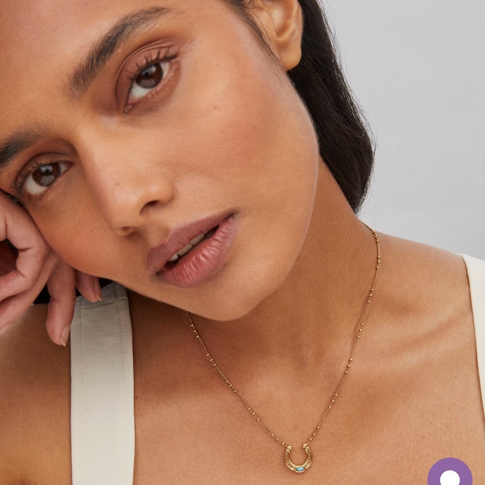 Yellow rose by Kendra Scott horseshoe necklace